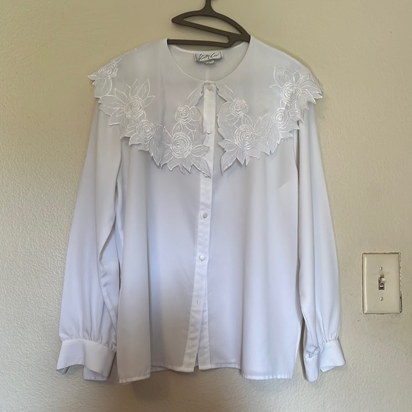 Tops - Beautiful vintage white blouse with oversized collar